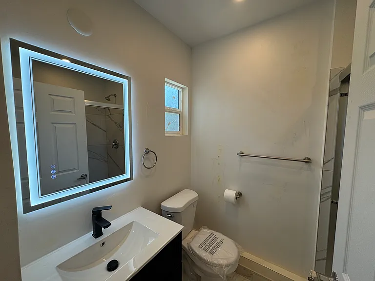 11430 Haskell Ave — Photo 7