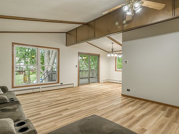 5th image of 2627 10th Ave