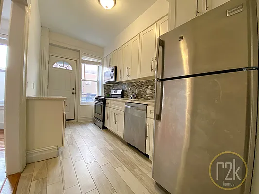 Rented by Realty 2000 Corp | media 21