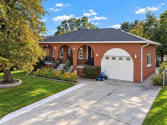 3rd image of 3061 Lloyd George Blvd