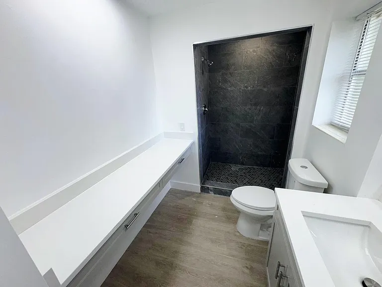 3920 Woodside Dr #14 — Photo 15