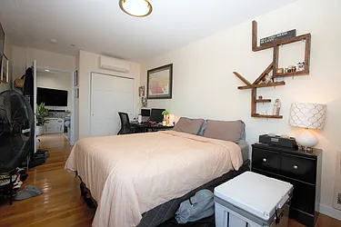 Rented by R New York