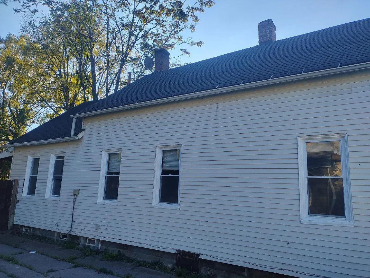Cozy & Affordable 2-Bedroom Home at 4501 Hyde Ave — Photo 4