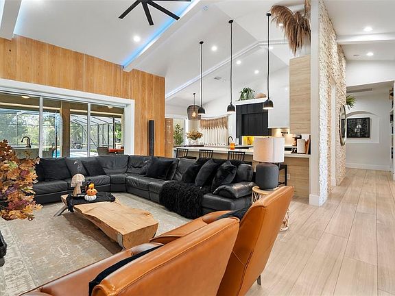 3rd image of 1384 E Lake Shore Blvd