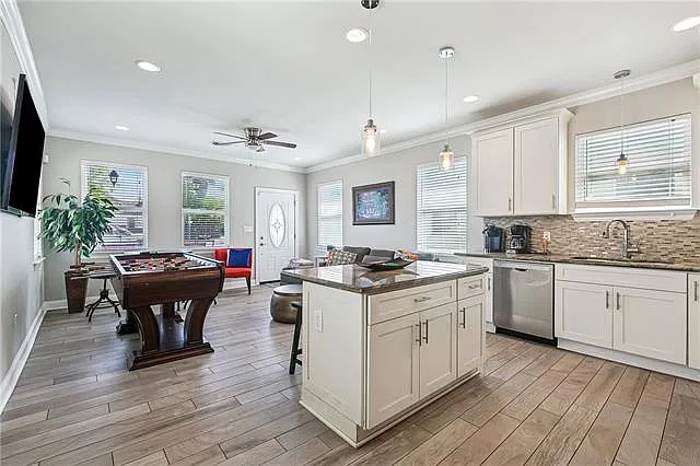 3 bed, 3.0 bath, 1256 sqft, $3,000 — Photo 2