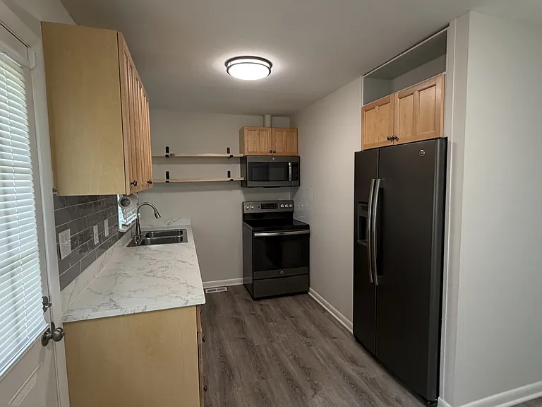 1257 Windsor Dr — Photo 3