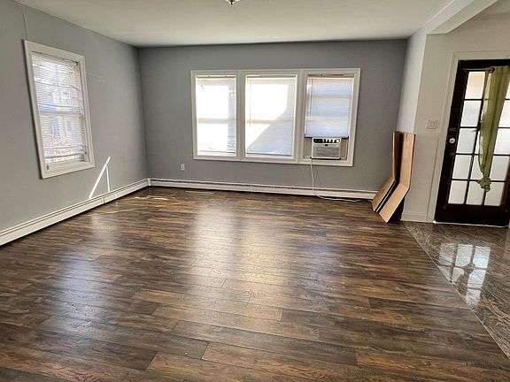 3rd image of 59 Oxford Pl Floor 1