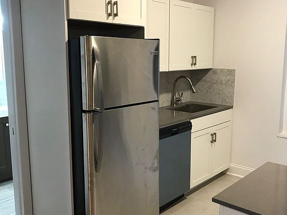 4th image of 3064 34th St APT 2F