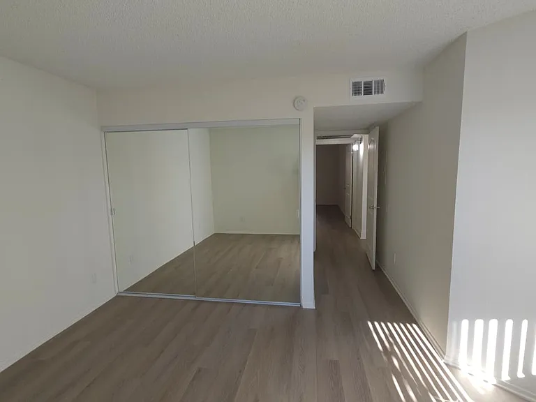 Portofino Apartments — Photo 23