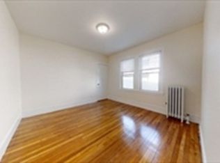 12 Rockland St #12, Newton, MA 02458