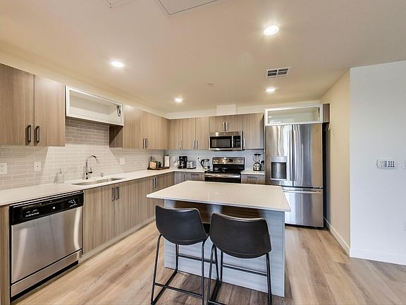 2nd image of 11616 Burbank Blvd #3