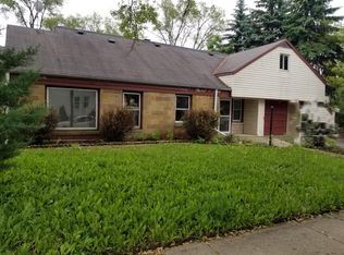 9127 W Swan Cir, Milwaukee, WI 53225