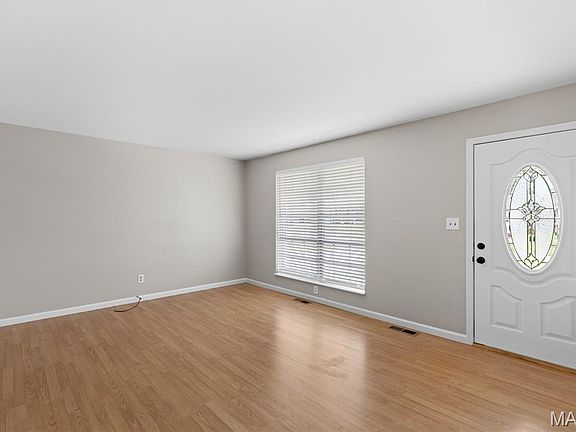 3rd image of 7 Sunnyfield Rd
