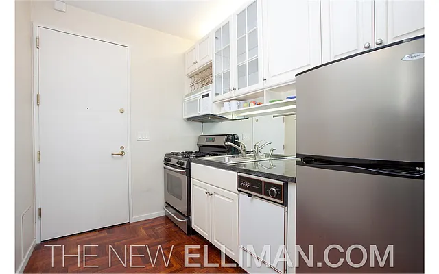 Sold by Douglas Elliman | media 15