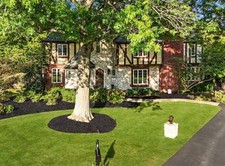 8 Moon Cir, Yardley, PA 19067