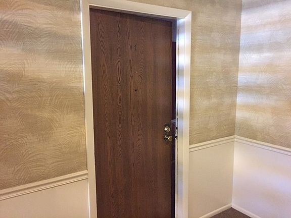 3rd image of 601 Berkley Ct Unit V1