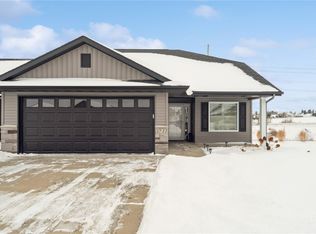 3711 Bluebird Dr SW, Cedar Rapids, IA 52404