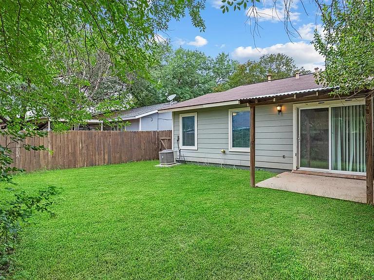 6822 Mountain Spring St — Photo 12