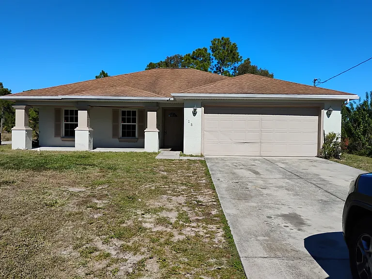 215 Portia St — Photo 1