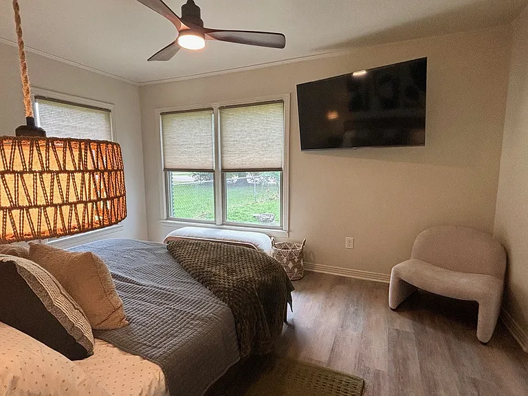 1642 N Kings Hwy — Photo 5