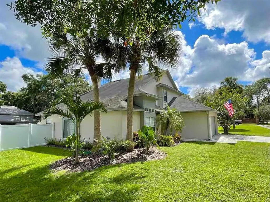 4 bed, 2.5 bath, 1857 sqft, $4,000 — Photo 1