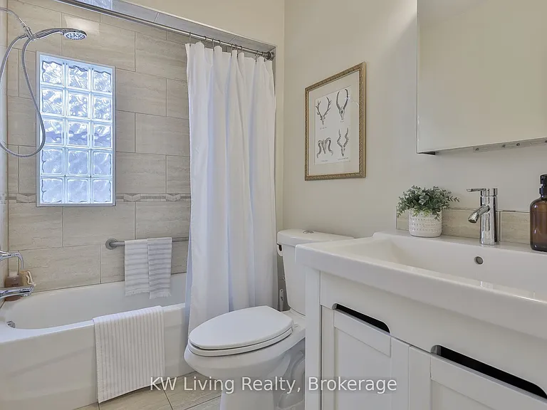 452 Davisville Ave — Photo 16