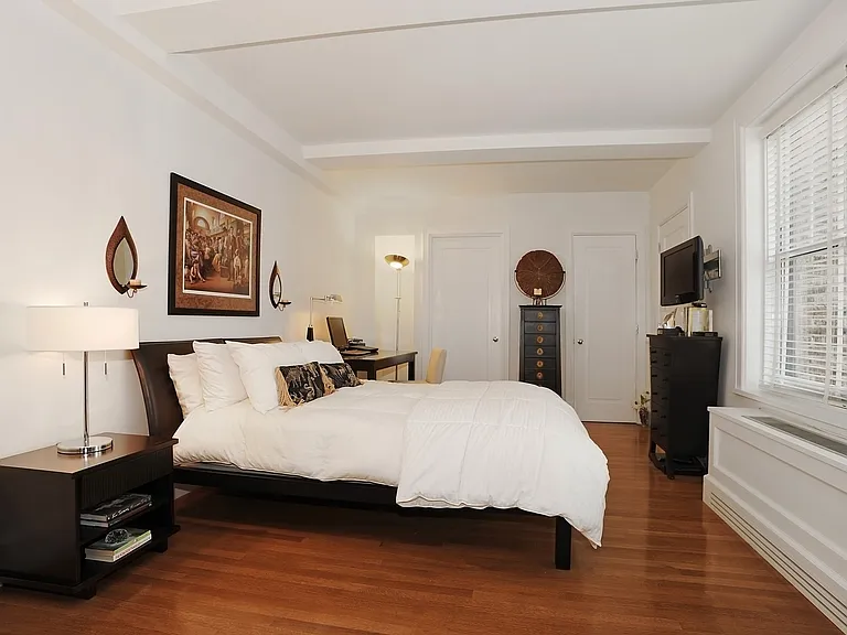 27 W 72nd St #1514 — Photo 5