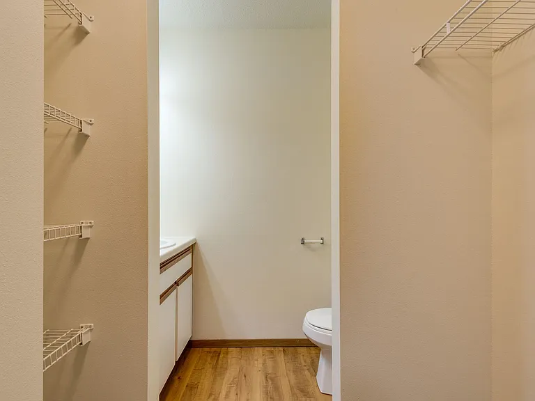Dakota E & W Apartments — Photo 11