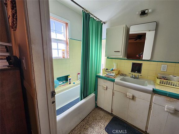 4th image of 11922 Olive St