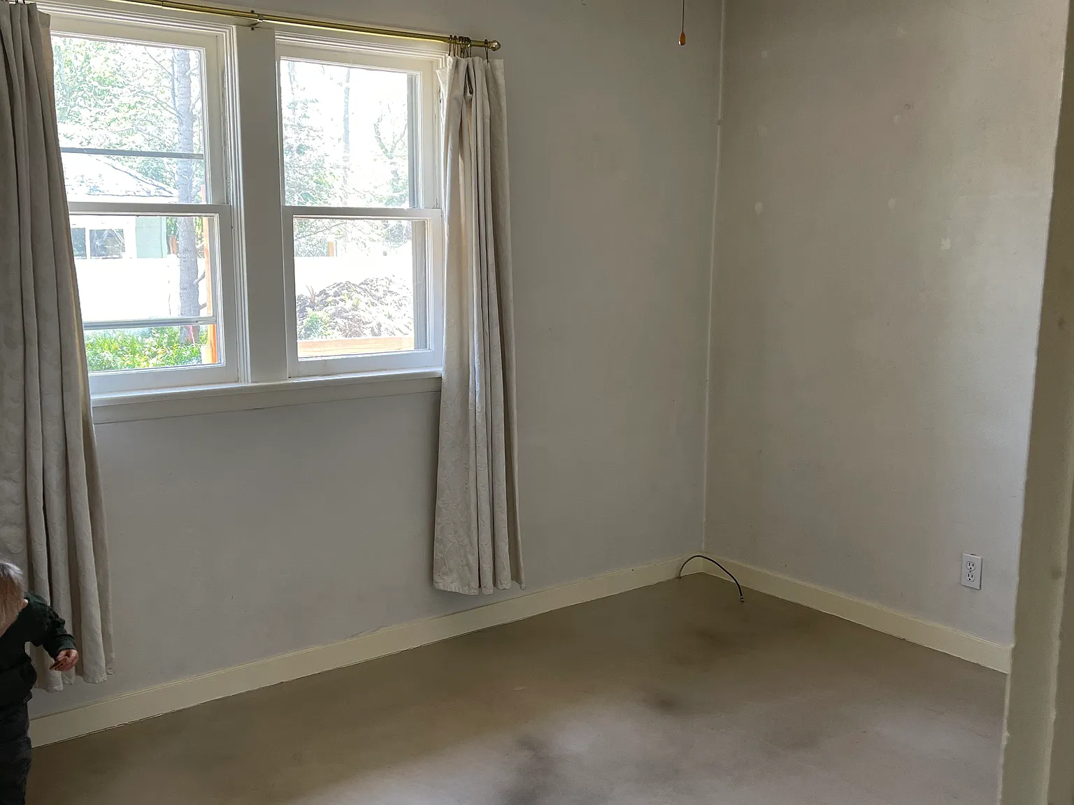 3 bed, 1600 sqft, $2,400 — Photo 2