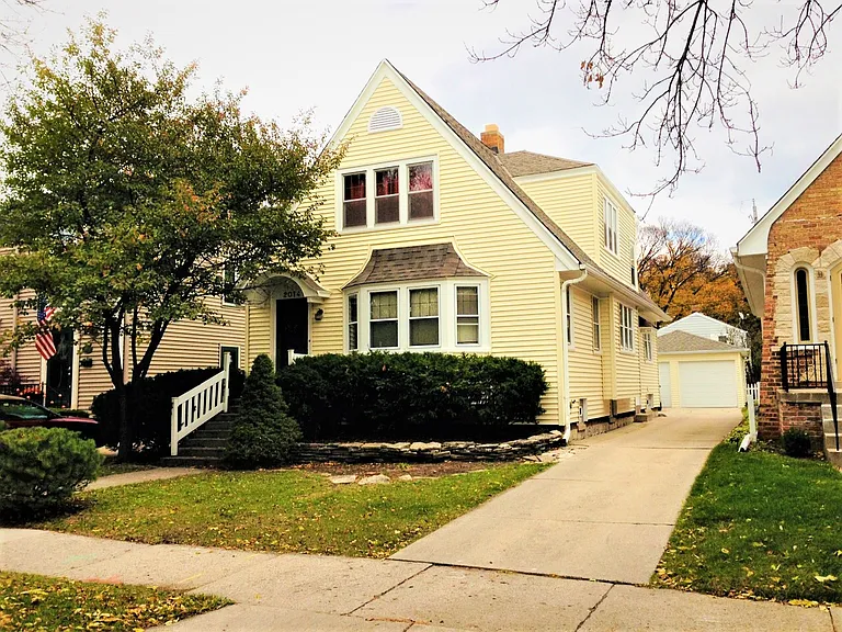 Cute house on quiet street. Near the parkway, the Village, MCW & Mayfair