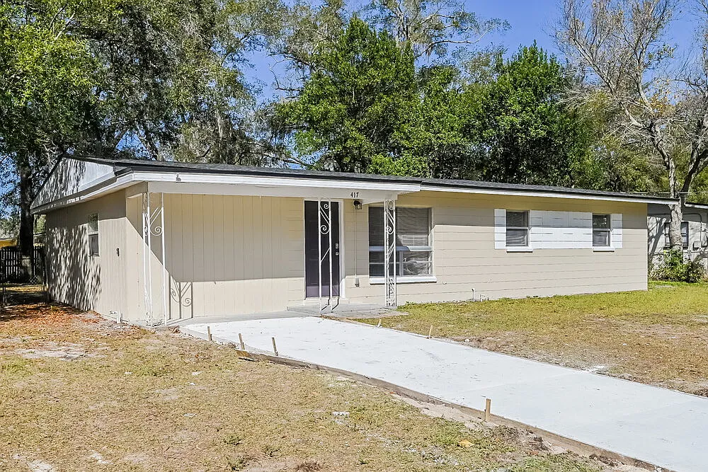 3 bed, 1.5 bath, 1058 sqft, $1,555 — Photo 3