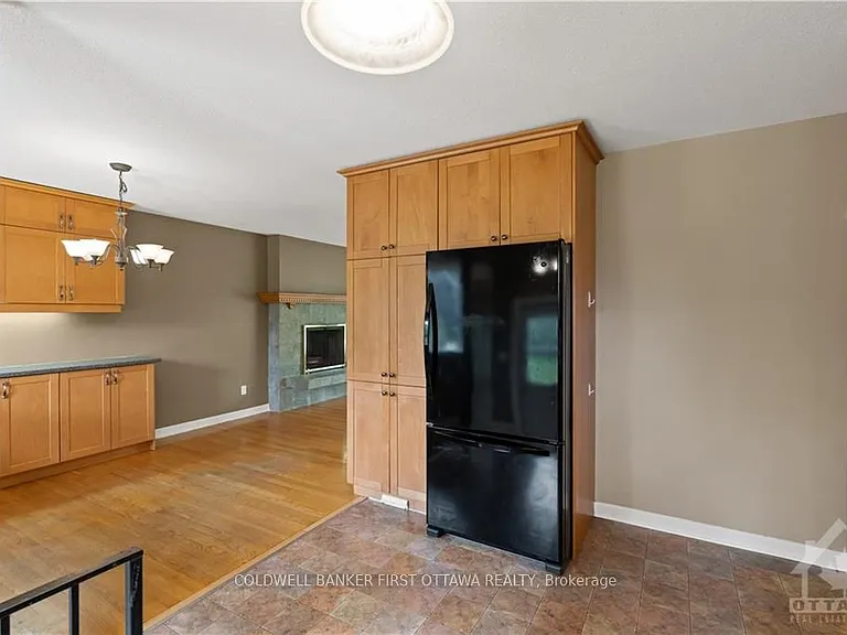 12 Oakwood Ave — Photo 11