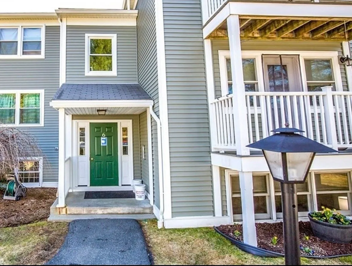 2 bed, 1.5 bath, 1080 sqft, $2,200 — Photo 1