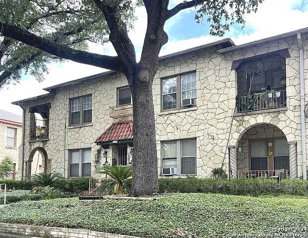1 bed, 1.0 bath, 875 sqft, $950 — Photo 1