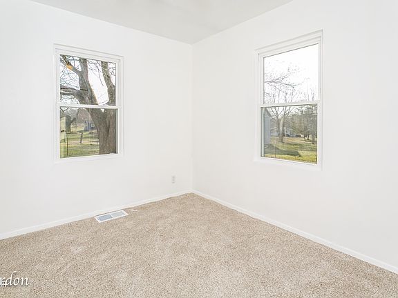 5th image of 229 Toomey Ln