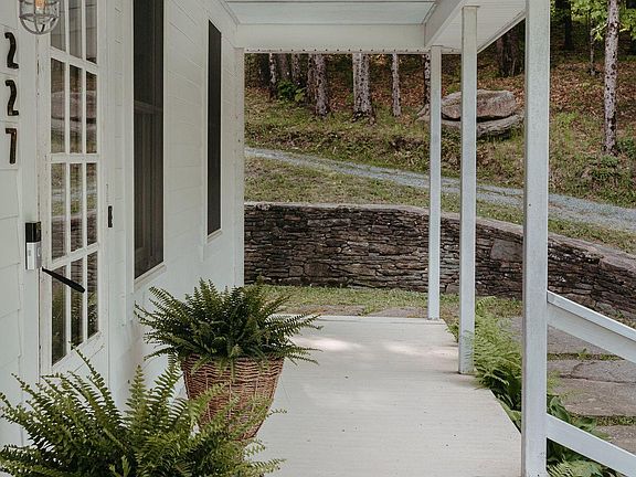 4th image of 227 Anawanda Lake Road