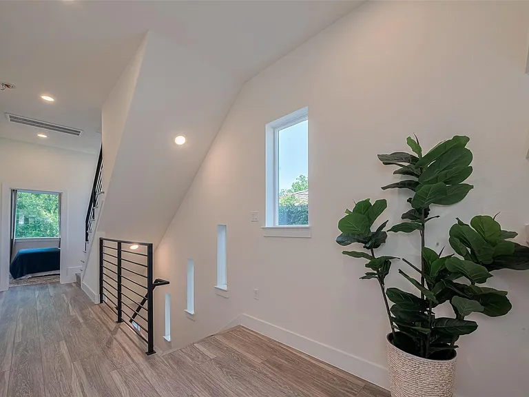 2909 Nagle St — Photo 33