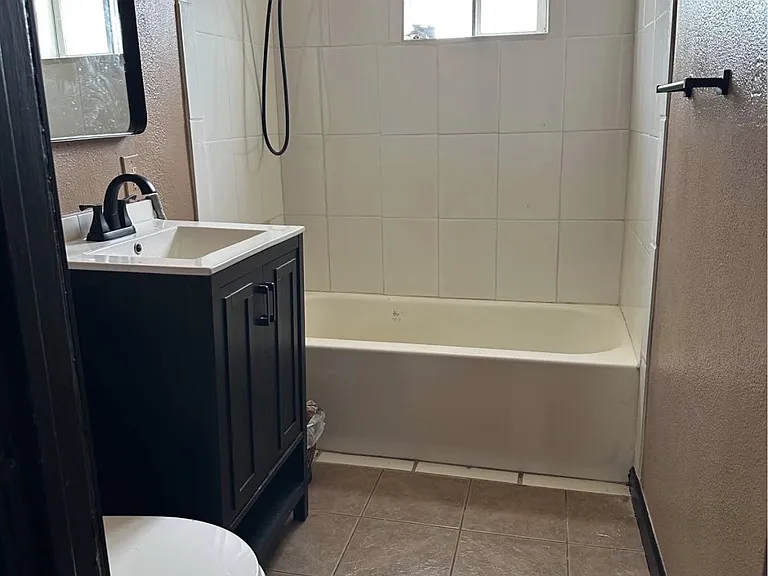 1635 W Fountain Way — Photo 5