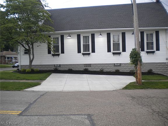 4th image of 139 W State St