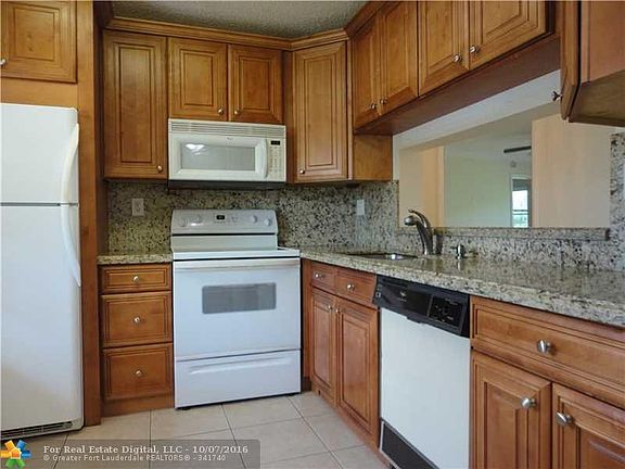 2nd image of 5550 Lakeside Dr APT 105
