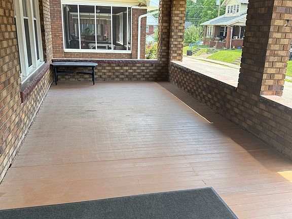 3rd image of 1006 Johns Ct