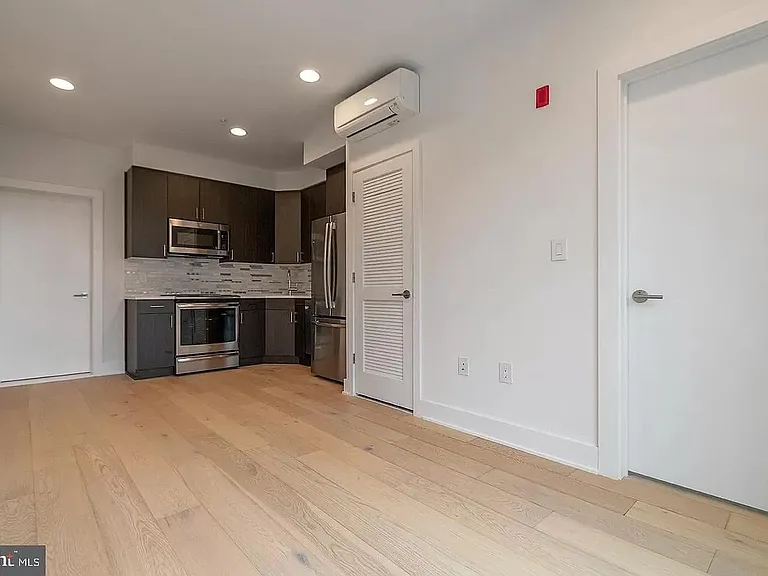 500 Fairmount Ave #302 — Photo 5