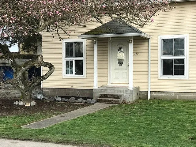 12th St SE — Photo 1