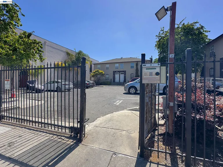 2716 Adeline St — Photo 22