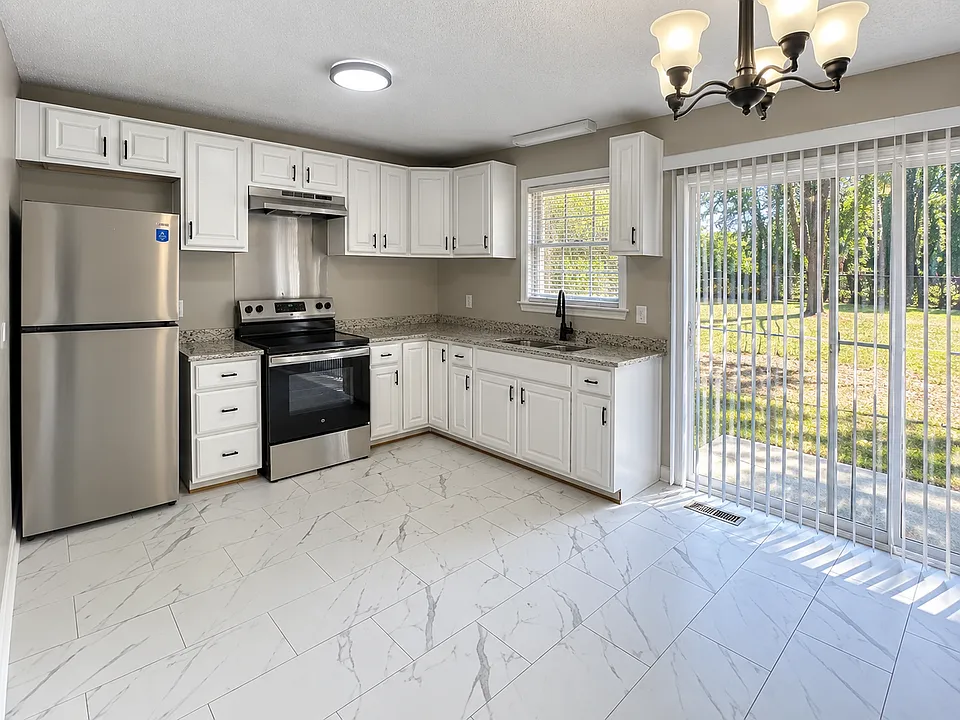 3728 Baywater Dr