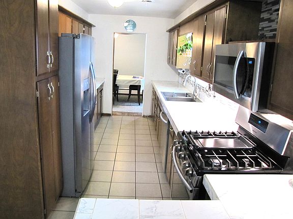 4th image of 912 W Meadowbrook Dr