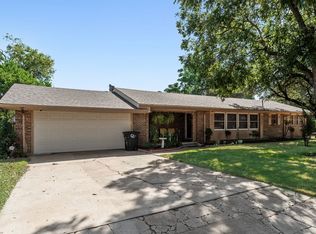 919 Surry Place Dr, Cleburne, TX 76033