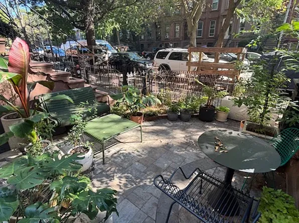 433 Putnam Avenue image 11 of 12