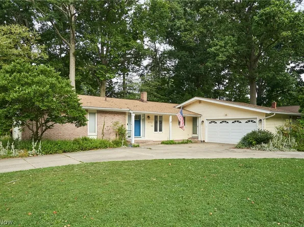 1172 Berwick Ln, South Euclid, OH 44121